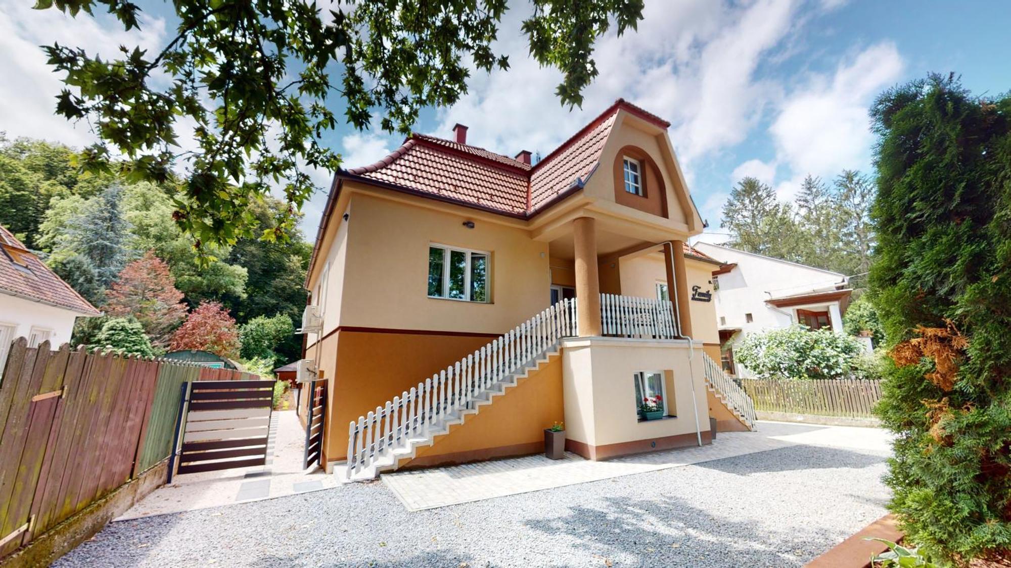 Family Apartman Miskolc Exteriör bild